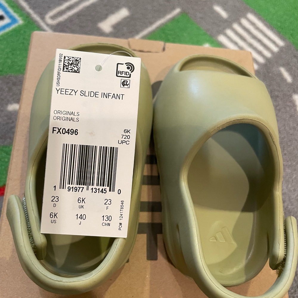 Yeezy Slides Infant - Picture 9 of 10